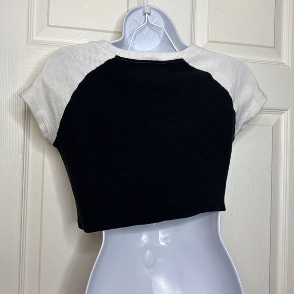 Justify Medium Black And White Croptop With Red Embroidered Dragon - Picture 6 of 6